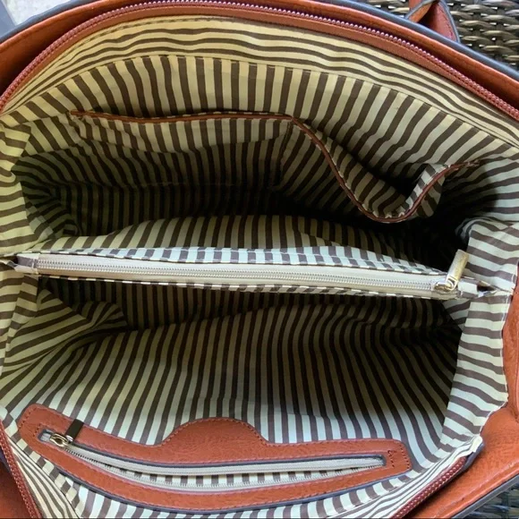 Crocodile Textured Structured Handbag - Picture 5 of 7